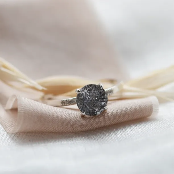 Rutilový křišťál ve zlatém prstenu s diamanty GIORGIA Image