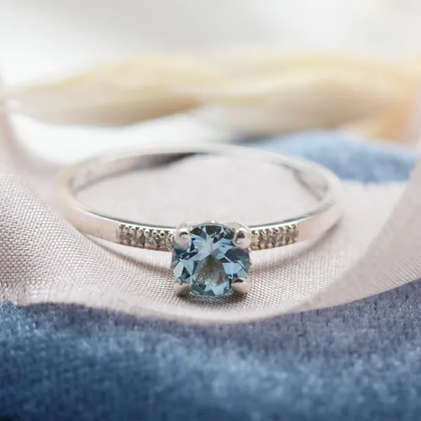 Modrý topaz ve zlatém prstenu s diamanty GINEVRA Image