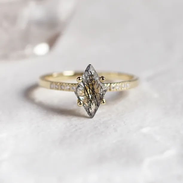 Zlatý prsten s kite rutilovým křišťálem a diamanty ESTER Image