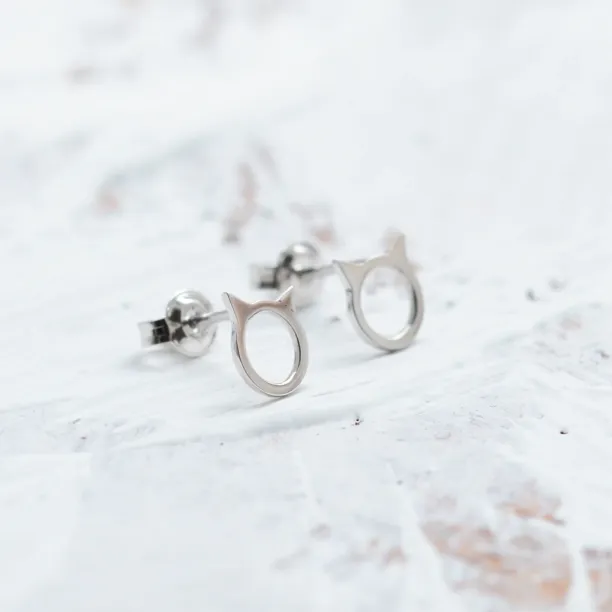 Gold stud cat head earrings CAT Image