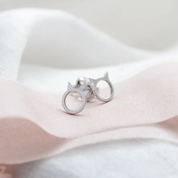 Gold stud cat head earrings CAT Image