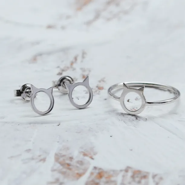 Gold stud cat head earrings CAT Image