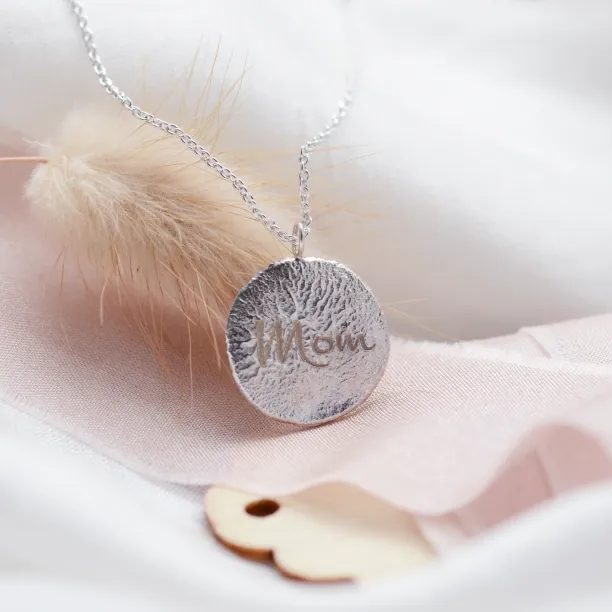 Strukturovaný personalizovaný náhrdelnik s libovolným gravírem MOM Image