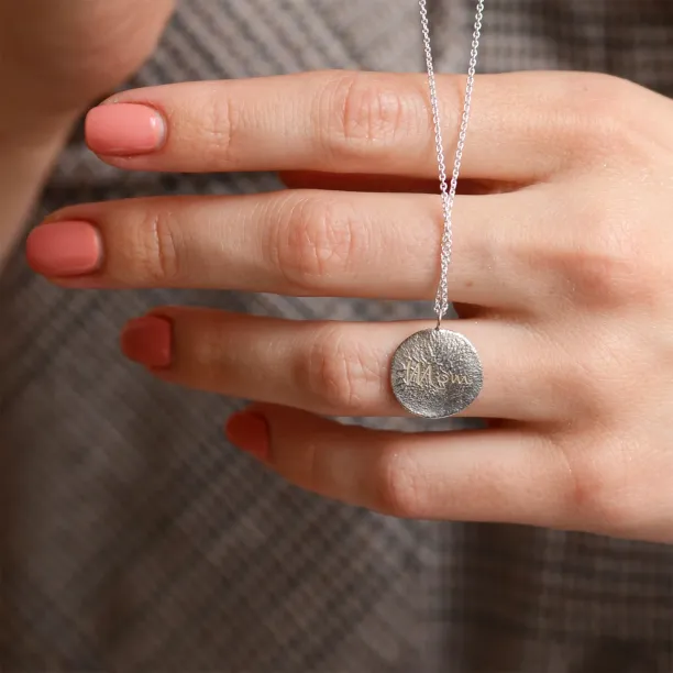 Strukturovaný personalizovaný náhrdelnik s libovolným gravírem MOM Image