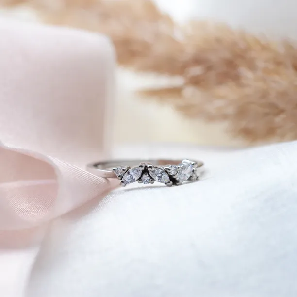 Zlatý prsten s kulatými a markýz diamanty  VALLYS Image