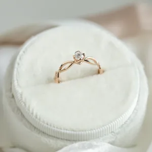 Zlatý propletený prsten s diamantem QUEENS Thumbnail