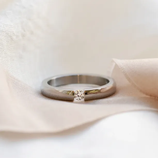 Gold diamond tension ring NOVIK Image