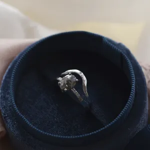 Tepaný zaoblený prsten s diamantem ASHLING Thumbnail