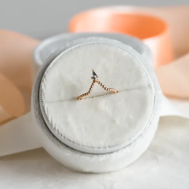 Salt and pepper diamond V stacker ring ISOLDE Image