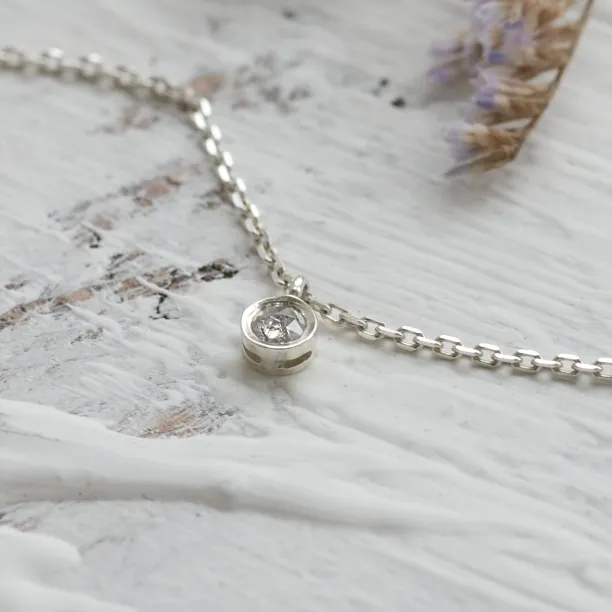 Zlatý bezel přívěsek se salt´n´pepper diamantem ISLEEN Image