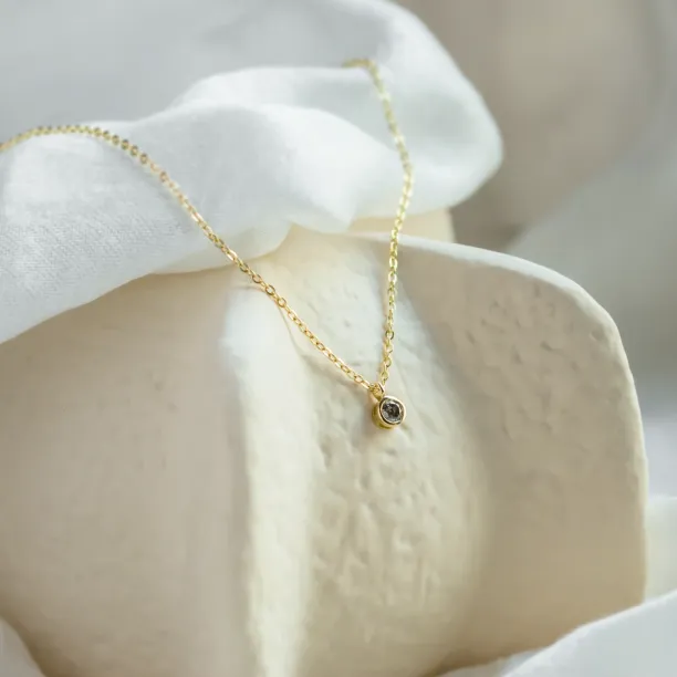 Zlatý bezel přívěsek se salt´n´pepper diamantem ISLEEN Image