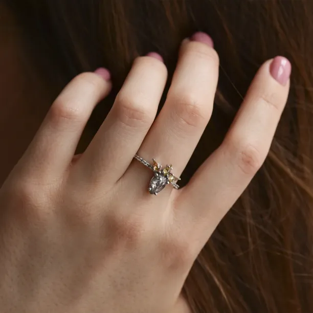 Luxusní zlatý prsten se salt and pepper a fancy diamanty CROWNIA Image