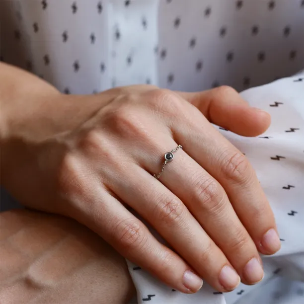 Zlatý řetízkový prsten se salt and pepper diamantem DAITHI Image