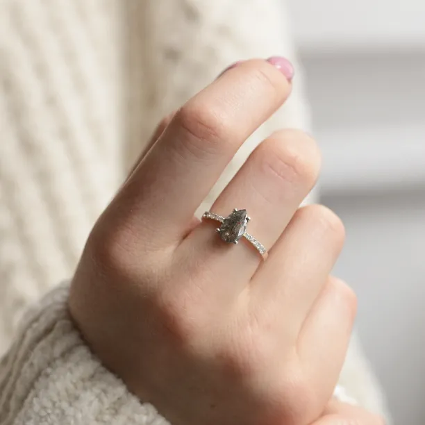 Zlatý vintage prsten se salt and pepper diamantem FERGAL Image