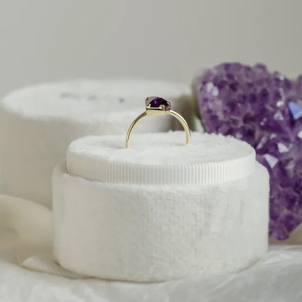 Kite amethyst ring in solid gold DARERCA Image