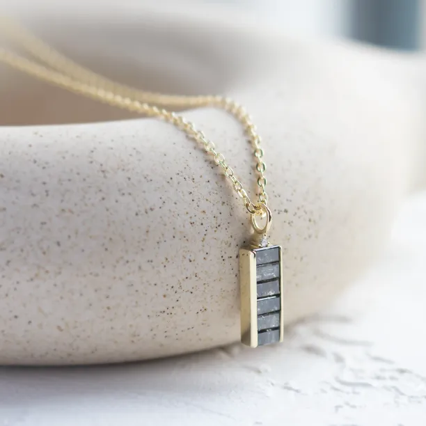 Zlatý přívěsek se salt and pepper diamanty a klasickým diamantem EVERLY Image