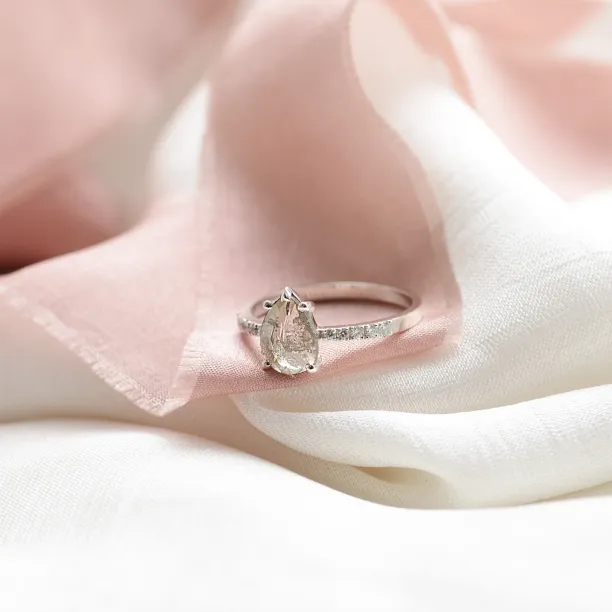 Zlatý vintage prsten se salt and pepper diamantem EIMMEAR Image