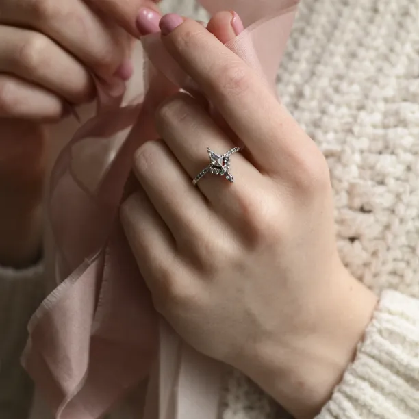 Luxusní cluster prsten ze zlata se salt and pepper diamanty DUBHEASA Image