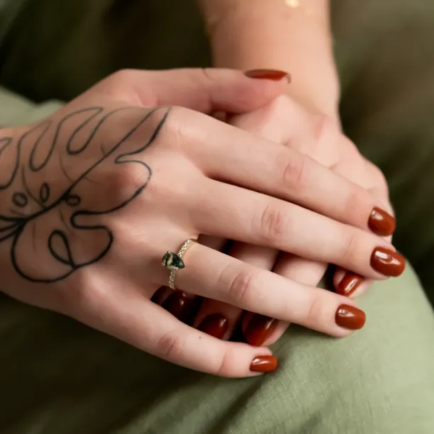 Zlatý prsten s pear mechovým achátem a diamanty EALGA Image