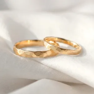 Matte gold wedding bands with hammered surface ETAIN