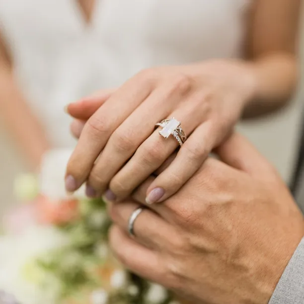 Zlatý prsten s baguette měsíčním kamenem a diamanty TIGE Image