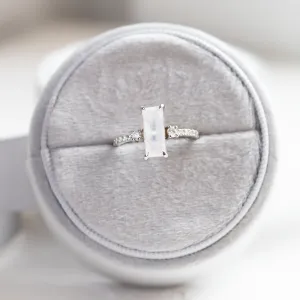 Zlatý prsten s baguette měsíčním kamenem a diamanty TIGE Thumbnail