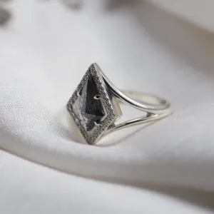 Luxusní zlatý prsten s kite salt and pepper diamantem CATHAL Thumbnail