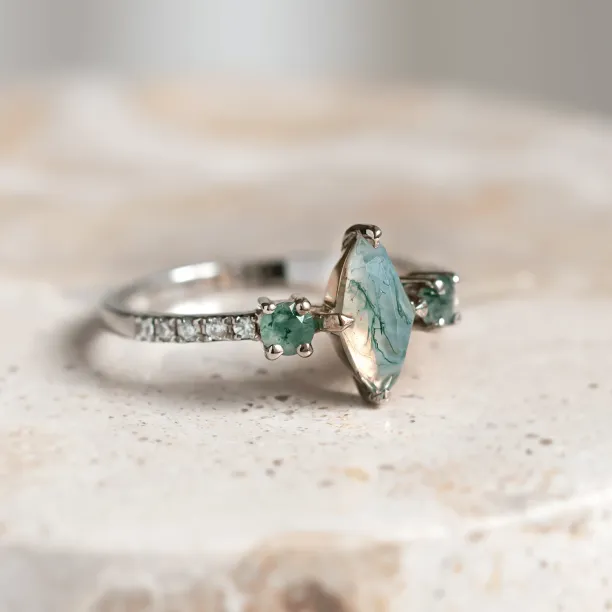 Vintage zlatý prsten s mechovými acháty a diamanty OSCAR Image