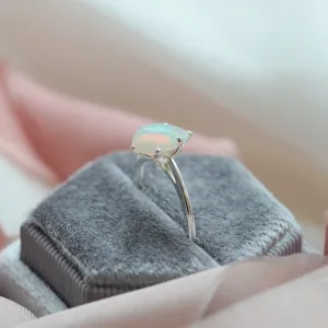 Zlatý prsten s bílým pear opálem EIREANN Thumbnail