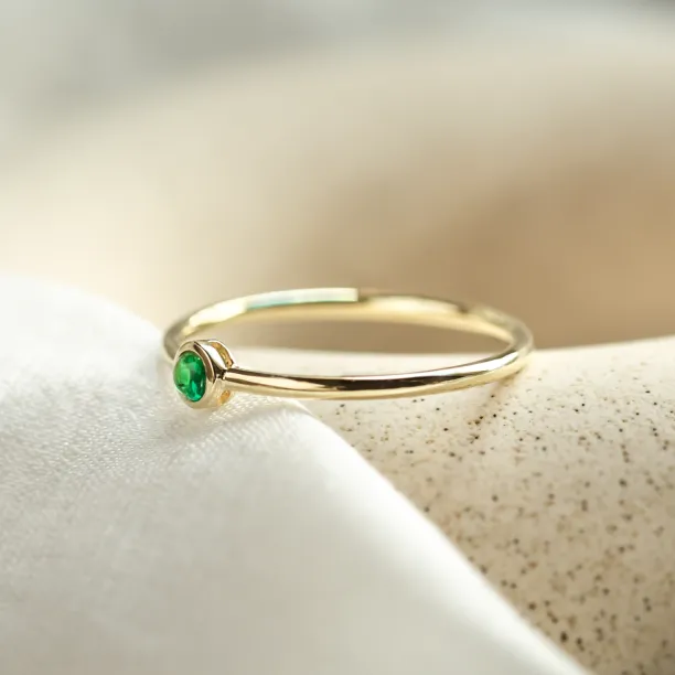 Emerald stackable fine ring CARAGH Image