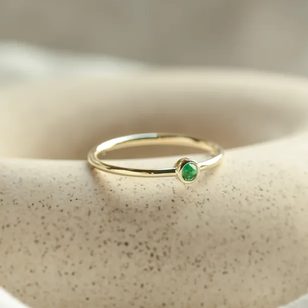 Emerald stackable fine ring CARAGH Image