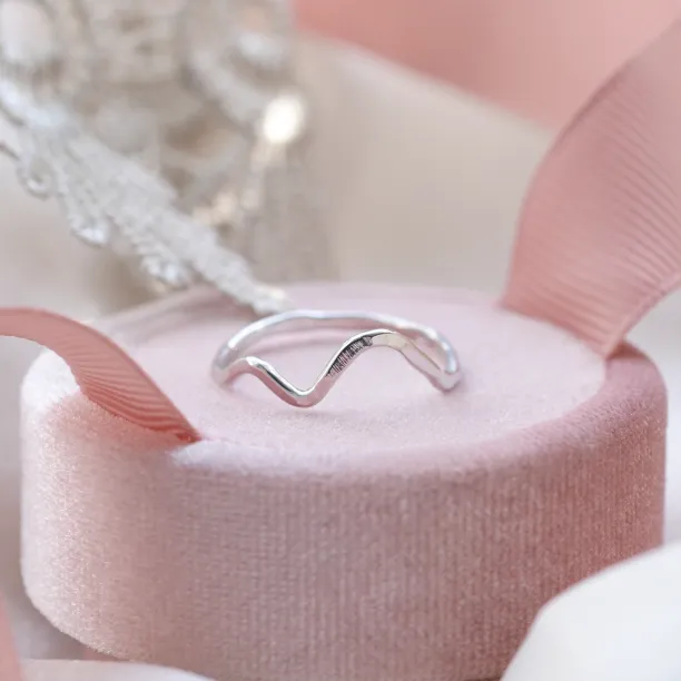 Zlatý minimalistický prsten ve tvaru hor ALPINE Image