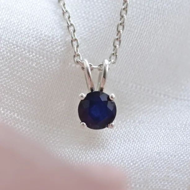 Zlatý přívěsek s modrým safírem EFEMER Image