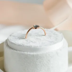 Zlatý prsten s bezel salt and pepper diamantem RIONA Thumbnail