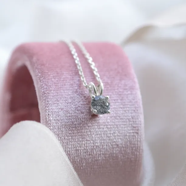 Jednoduchý přívěsek s přírodním rutilovým křišťálem KAYLEIGH Image