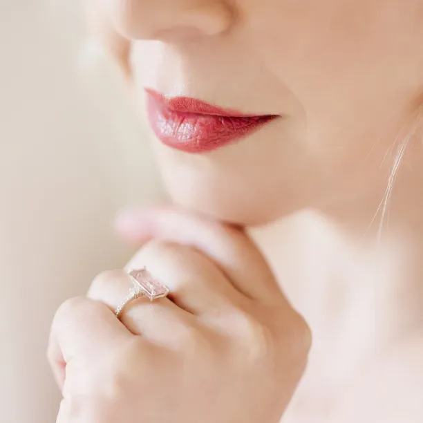 Zlatý prsten s jahodovým křišťálem a diamanty SWEETIE Image