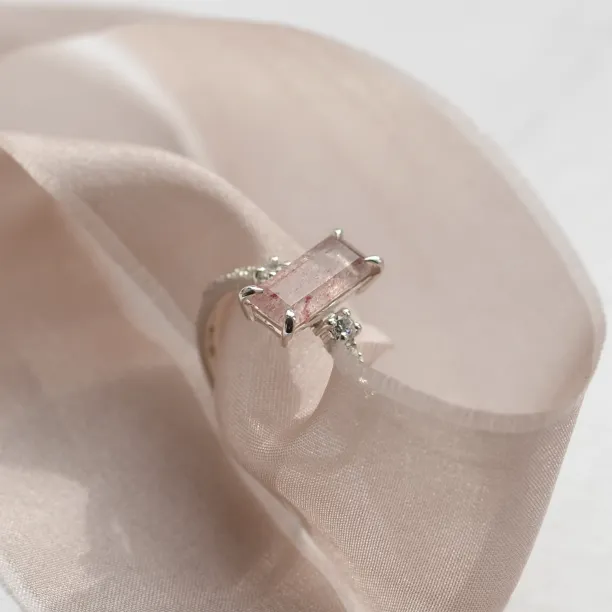 Zlatý prsten s jahodovým křišťálem a diamanty SWEETIE Image