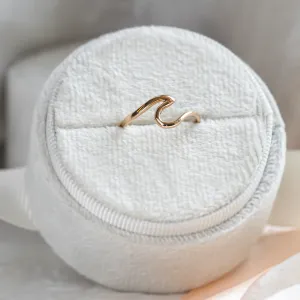 Minimalistický zlatý prsten ve tvaru vlny WAVE Thumbnail