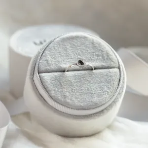 Minimalist engagement ring with salt and pepper diamond AINE Thumbnail