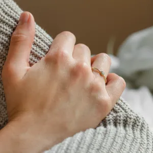 Minimalist engagement ring with salt and pepper diamond AINE Thumbnail