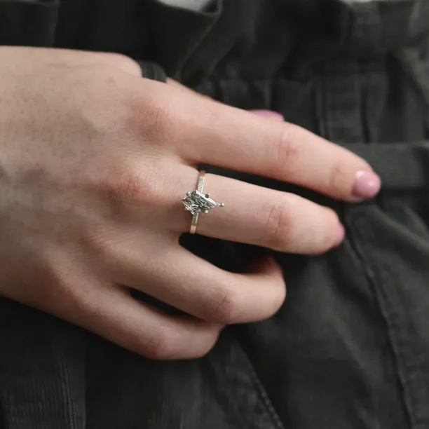 Zlatý prsten s rutilovým křišťálem a diamanty EABHA Image