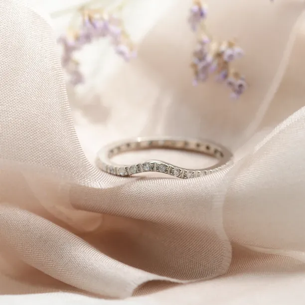 Zlatý eternity prsten s diamanty Tiernan Image