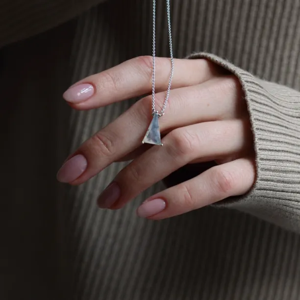 Zlatý přívěsek s trojúhelníkovým mechovým achátem ZUZY Image