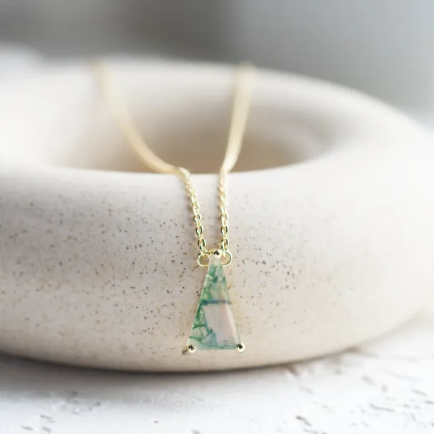 Zlatý přívěsek s trojúhelníkovým mechovým achátem ZUZY Image