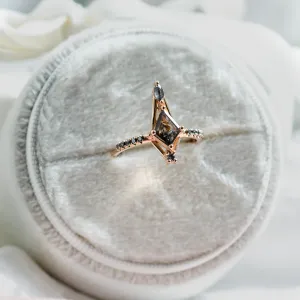 Extravagantní prsten se salt and pepper diamanty SANIA Thumbnail