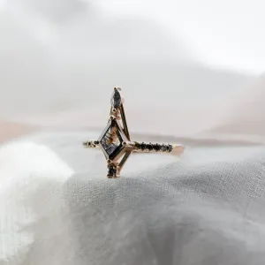 Extravagantní prsten se salt and pepper diamanty SANIA Thumbnail