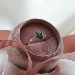 Zlatý prsten s oválným salt´n´pepper diamantem ROXANE Thumbnail