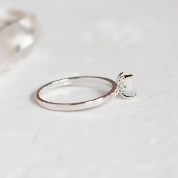 Zlatý prsten s měsíčním kamenem a diamanty ROXANE Image