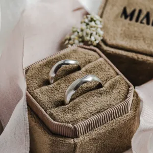 Nerovnoměrné matné snubní prsteny ze zlata LUAMA Thumbnail