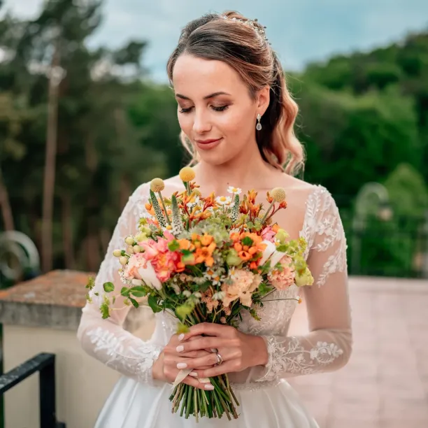 Nerovnoměrné matné snubní prsteny ze zlata LUAMA Image